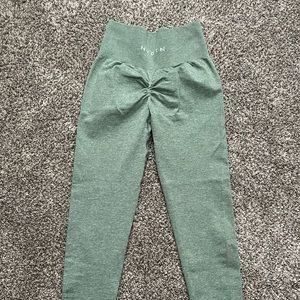 NVGTN SAGE SCRUNCH SEAMLESS LEGGINGS